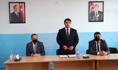 Mirhəsən Seyidov vətəndaşların problemlərini dinləyib