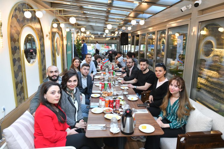 Mübariz Mənsimov iftar  süfrəsinə qatılıb