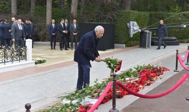 “Azərsun Holdinq” ulu öndərin məzarını ziyarət edib