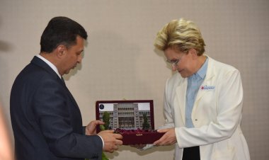 Məşhur teleaparıcı ATU-da qonaq oldu