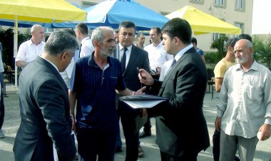 Mirhəsən Seyidov vətəndaşların problemlərini dinləyib