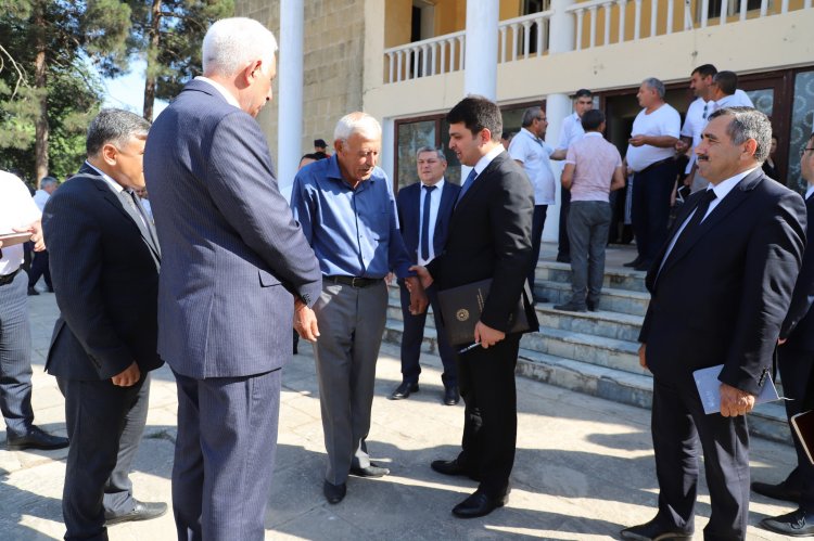 Mirhəsən Seyidov rayon sakinləri ilə görüşüb