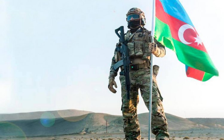 Azərbaycan Zəfər Gününü qeyd edir