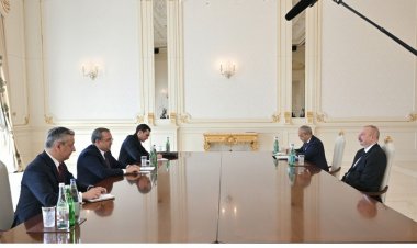 İlham Əliyev Özbəkistanın “Uzavtosanoat” Səhmdar Cəmiyyətinin sədrini qəbul edib
