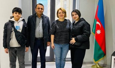 Arzu Bağırova kitabxanaya dəstək göstərdi