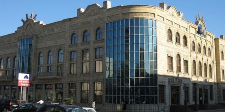 “Kral” şadlıq sarayında ölüm olub