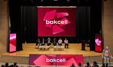 “Bakcell”in Baş İcraçı Direktoru şagirdlərlə görüşüb