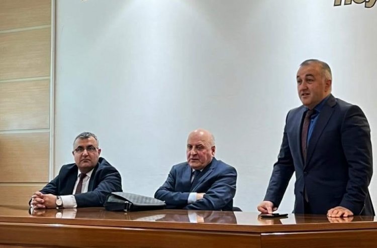 Tanınmış hüquqşünas alim tələbələrə mühazirə oxuyub