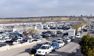 Maşın bazarında avtomobillər dəyərindən ucuz satılmağa