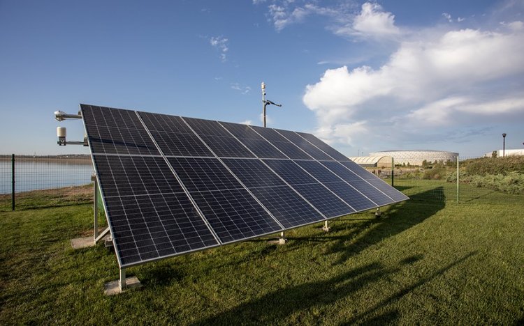 Böyükşor gölü üzərində pilot günəş enerjisi qurğusu istismara verildi