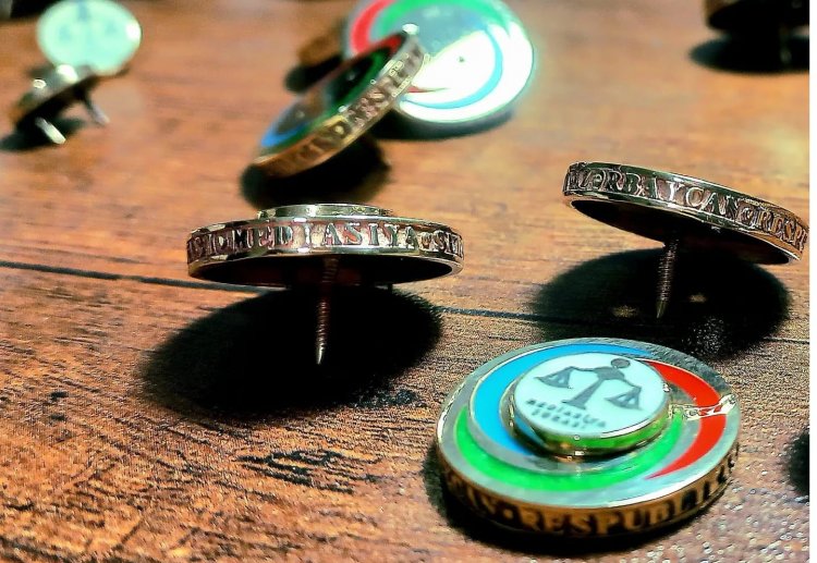 Mediasiya Şurasının yeni yaxa nişanları hazırlanıb