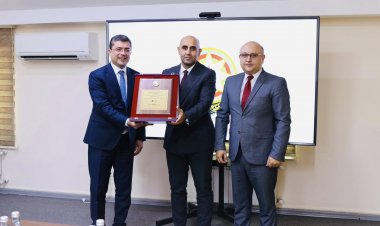Prezidentin mükafatı Ayaz Mirzəyevə təqdim olundu
