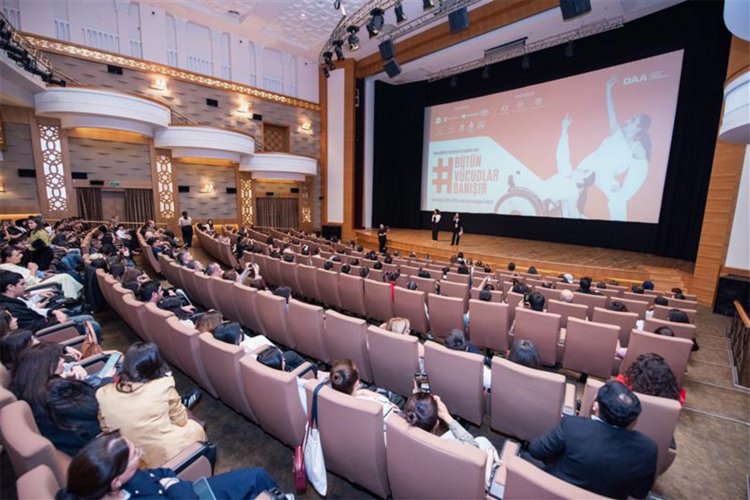 “Nar”ın dəstəyi ilə inklüzivliyi təşviq edən “Bütün Vücudlar Danışır” layihəsinin hesabat tədbiri baş tutdu