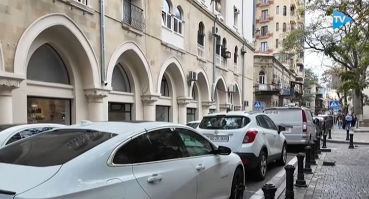 “Ay AYNA, bizim pullar hara gedir?!”