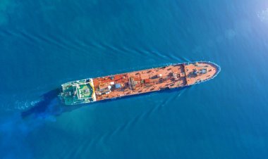Hörmüz boğazında tankerdə yanğından sonra “Brent” 117 dollara çatıb